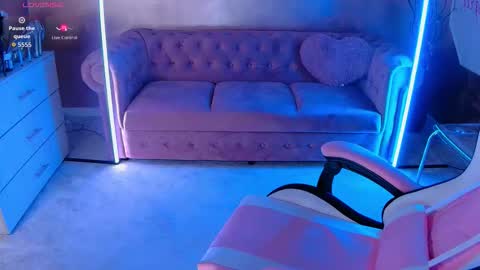 Snapshot of evanew_ chatting on 28, 9, 2025 Eva online show from 28, 9, 2025