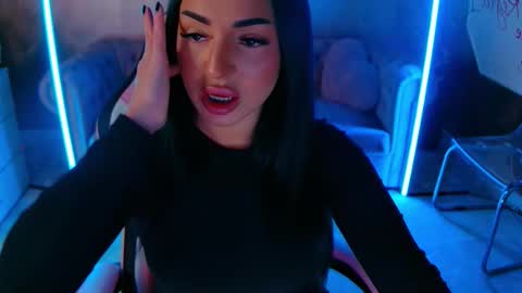 Snapshot of evanew_ chatting on 18, 10, 2025 Eva online show from 18, 10, 2025