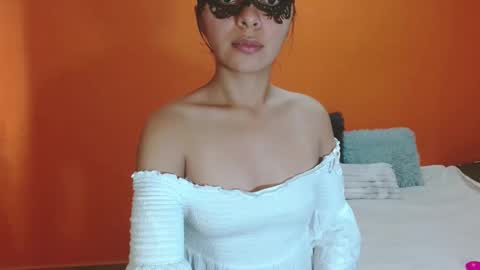 Snapshot of evangelinne_01 chatting on 16, 11, 2025 evangelinne_01 online show from 16, 11, 2025