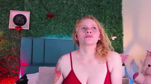 Snapshot of evangelyne_rose chatting on 4, 2, 2026 Evangelyne online show from 4, 2, 2026
