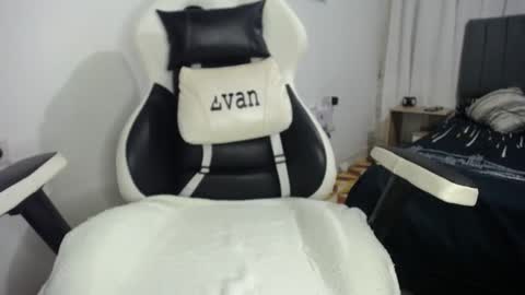 Snapshot of evans_king chatting on 1, 3, 2025 Evan online show from 1, 3, 2025