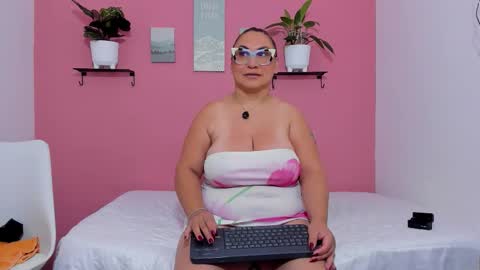 evapalmer_1 online show from 24, 9, 2025