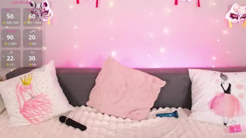 Snapshot of evarey_ chatting on 18, 5, 2026 Adelina online show from 18, 5, 2026