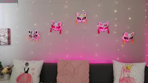 Snapshot of evarey_ chatting on 6, 6, 2026 Adelina online show from 6, 6, 2026