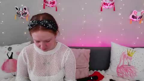 Snapshot of evarey_ chatting on 27, 6, 2026 Adelina online show from 27, 6, 2026