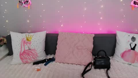 Snapshot of evarey_ chatting on 28, 6, 2026 Adelina online show from 28, 6, 2026