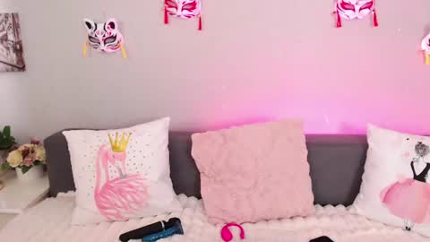 Snapshot of evarey_ chatting on 30, 6, 2026 Adelina online show from 30, 6, 2026