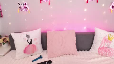 Snapshot of evarey_ chatting on 2, 7, 2026 Adelina online show from 2, 7, 2026