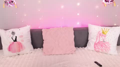 Snapshot of evarey_ chatting on 7, 7, 2026 Adelina online show from 7, 7, 2026