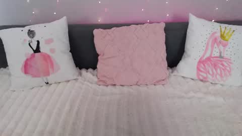 Snapshot of evarey_ chatting on 1, 8, 2026 Adelina online show from 1, 8, 2026