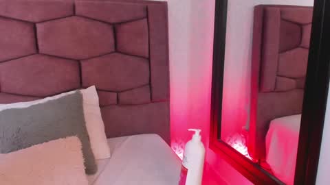 Snapshot of evaritz__ chatting on 20, 12, 2024 EVARITZ online show from 20, 12, 2024
