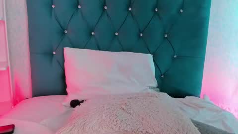 Snapshot of evaritz__ chatting on 8, 3, 2025 EVARITZ online show from 8, 3, 2025