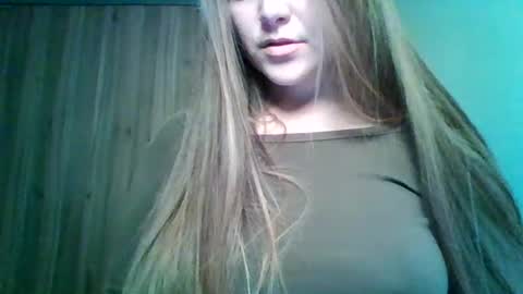 Snapshot of evasapples2026 chatting on 17, 6, 2026 evasapples2026 online show from 17, 6, 2026