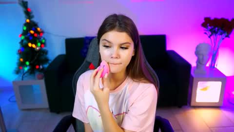 Snapshot of evathopson chatting on 14, 12, 2025 Eva next stream - - 1600 UTC2000 online show from 14, 12, 2025