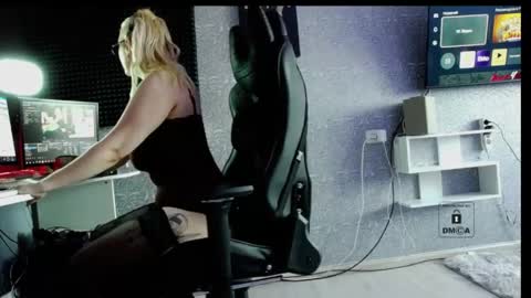 evavibe online show from 24, 4, 2026