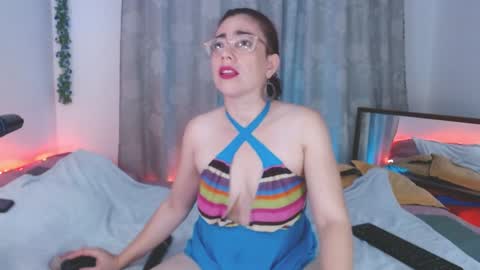 Eve Blue  friends. IG eve blue77 TW EveBlue 1 OF eveblue7 online show from 27, 12, 2024