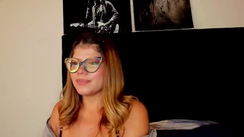 Snapshot of eve_collen chatting on 17, 11, 2025 Eve collen online show from 17, 11, 2025