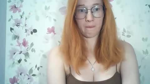 Snapshot of eveliina_shy chatting on 1, 6, 2026 Evelina online show from 1, 6, 2026