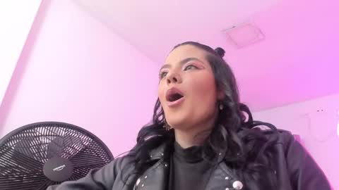 evelin__thompsson online show from 7, 4, 2026