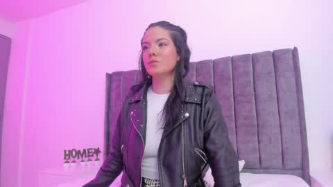 evelin__thompsson online show from 9, 4, 2026