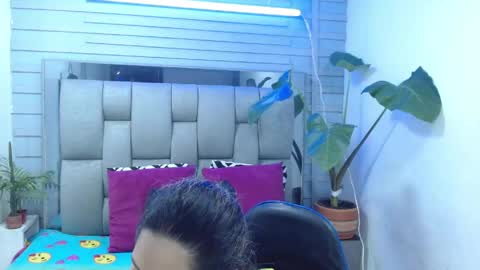 Snapshot of evelin_zaens chatting on 21, 4, 2026 evelin zaens online show from 21, 4, 2026