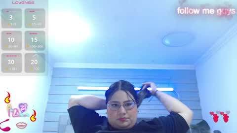 Snapshot of evelin_zaens chatting on 25, 6, 2026 evelin zaens online show from 25, 6, 2026