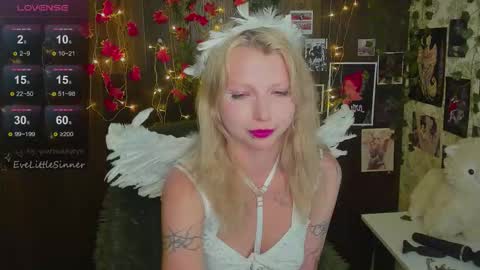 Snapshot of evelittlesinner chatting on 30, 10, 2025 Eve online show from 30, 10, 2025