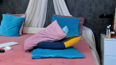 evellynereys online show from 9, 1, 2025