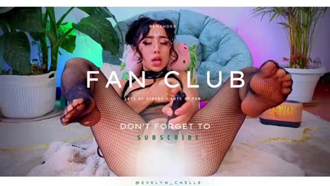 Snapshot of evelyn_chelle chatting on 7, 1, 2025 Im Eve or Chelle Next Stream 191224 online show from 7, 1, 2025