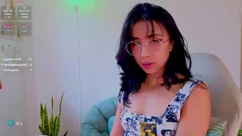 Snapshot of evelyn_chelle chatting on 11, 2, 2025 Im Eve or Chelle Next Stream 191224 online show from 11, 2, 2025