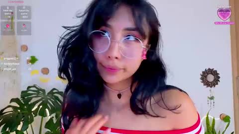 Snapshot of evelyn_chelle chatting on 9, 3, 2025 Im Eve or Chelle Next Stream 191224 online show from 9, 3, 2025