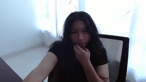 Snapshot of evelyn_flores1 chatting on 8, 9, 2025   online show from 8, 9, 2025