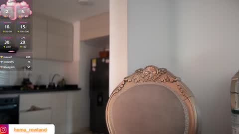 E V E L Y N  online show from 6, 2, 2025