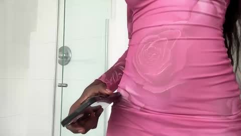 E V E L Y N  online show from 25, 2, 2025