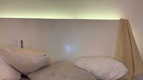 E V E L Y N  online show from 22, 2, 2026