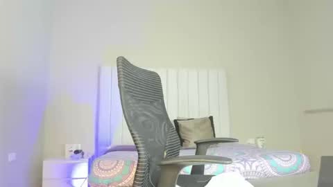 evelyn_jones__ online show from 9, 9, 2025