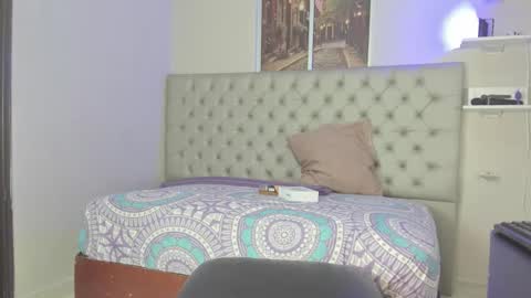 evelyn_jones__ online show from 25, 9, 2025