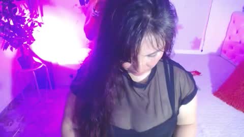 Snapshot of evelyn_mature19 chatting on 16, 10, 2025 Juliana online show from 16, 10, 2025