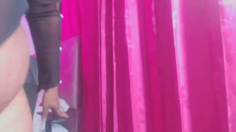 Snapshot of evelyn_sandoval chatting on 18, 12, 2025 Evelyn Sandoval online show from 18, 12, 2025