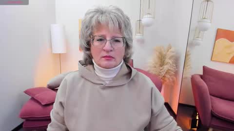 Evelyn online show from 29, 9, 2025