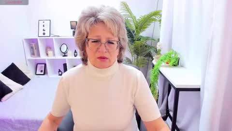 Evelyn online show from 4, 11, 2025