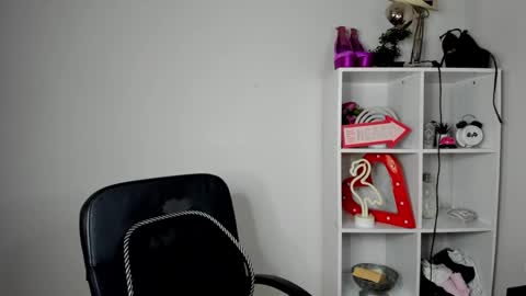 Snapshot of evelynblond chatting on 11, 6, 2026 evelynblond online show from 11, 6, 2026