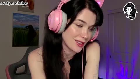 Snapshot of evelynclaire chatting on 24, 12, 2024 Evelyn Claire online show from 24, 12, 2024