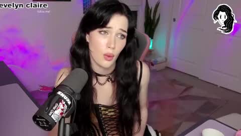 Snapshot of evelynclaire chatting on 12, 3, 2025 Evelyn Claire online show from 12, 3, 2025