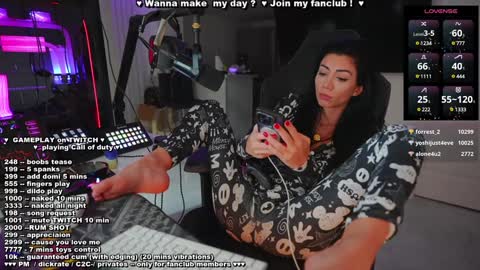 Snapshot of evelyne92 chatting on 20, 12, 2024 Evelyne online show from 20, 12, 2024