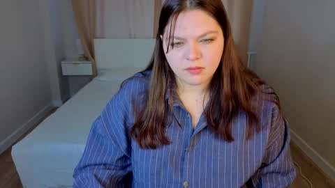 Snapshot of evelyne_loo chatting on 7, 5, 2026 Evelyne Loo online show from 7, 5, 2026