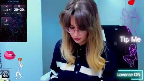 Snapshot of evelyne_rose chatting on 21, 10, 2025 evelyne_rose online show from 21, 10, 2025