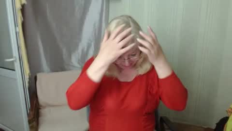 Snapshot of evelynloveshy chatting on 16, 5, 2026 BarbaraBlondy online show from 16, 5, 2026