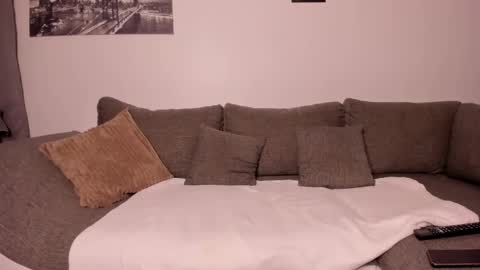 Evelyne online show from 2, 2, 2025