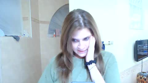 Snapshot of everleighlux chatting on 30, 10, 2025 Aly online show from 30, 10, 2025